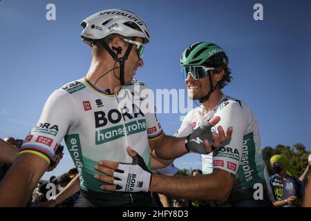 Fabio Ferrari/Lapresse 17 mai 2021 Italie Sport Cycling Giro d'Italia 2021 - 104th Edition - Stage 10 - de l'Aquila à Foligno dans la photo: SAGAN Peter (SVK) (BORA - HANSGROHE) vainqueur de la course, Daniel OHS Banque D'Images