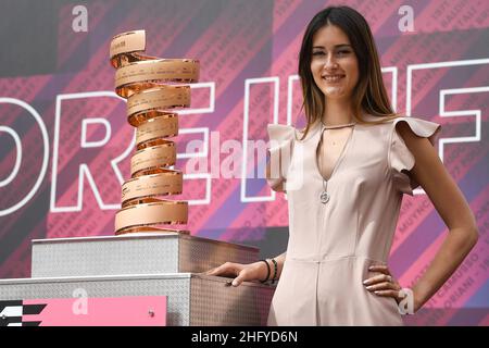 Marco Alpozzi/Lapresse 21 mai 2021 Ravenne, Italie Sport Cyclisme Giro d'Italia 2021 - 104th Edition - Stage 13 - de Ravenne à Vérone dans la photo: Manquer avec le Trophée sans fin Banque D'Images