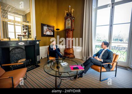 La Haye, Niederlande.17th janvier 2022.Le roi Willem Alexander des pays-Bas au Palais huis Ten Bosch à la Haye, le 17 janvier 2022, pour sa première conversation hebdomadaire avec le Premier ministre Rutte après l'assermentation du Cabinet Rutte IV : Rotapool/P van Katwijk/ Albert Nieboer/Netherlands OUT/point de vue OUT/dpa/Alay Live News Banque D'Images