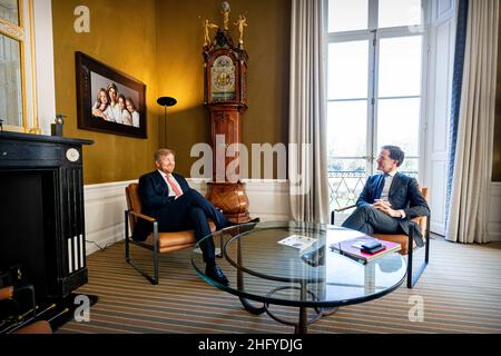 La Haye, Niederlande.17th janvier 2022.Le roi Willem Alexander des pays-Bas au Palais huis Ten Bosch à la Haye, le 17 janvier 2022, pour sa première conversation hebdomadaire avec le Premier ministre Rutte après l'assermentation du Cabinet Rutte IV : Rotapool/P van Katwijk/ Albert Nieboer/Netherlands OUT/point de vue OUT/dpa/Alay Live News Banque D'Images