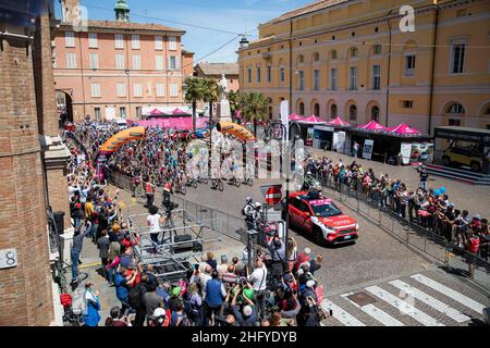 Alessandro Bremec/Lapresse 21 mai 2021 Italie Sport Cyclisme Giro d'Italia 2021 - 104th Edition - Stage 13 - de Ravenne à Vérone dans la photo: Début Banque D'Images