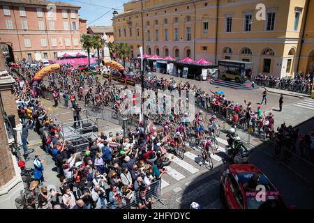 Alessandro Bremec/Lapresse 21 mai 2021 Italie Sport Cyclisme Giro d'Italia 2021 - 104th Edition - Stage 13 - de Ravenne à Vérone dans la photo: Début Banque D'Images