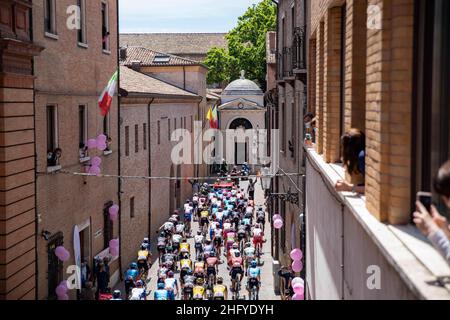 Alessandro Bremec/Lapresse 21 mai 2021 Italie Sport Cyclisme Giro d'Italia 2021 - 104th Edition - Stage 13 - de Ravenne à Vérone dans la photo: Début Banque D'Images