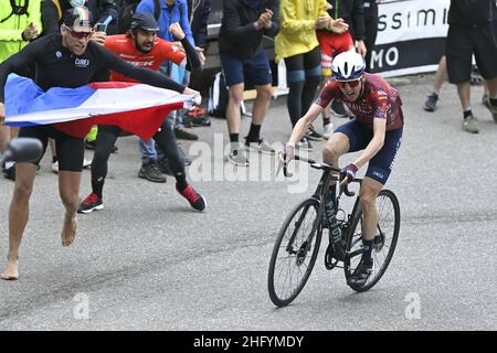 Fabio Ferrari/Lapresse 26 mai 2021 Italie Sport Cycling Giro d'Italia 2021 - 104th Edition - Stage 17 - de Canazei à Sega Di Ala dans le cadre de la photo: MARTIN Daniel (IRL) (PAYS DE DÉPART D'ISRAËL) Banque D'Images