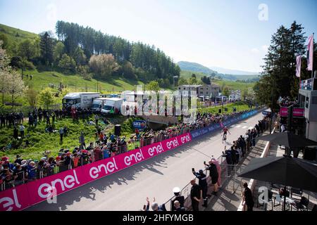 Alessandro Bremec/Lapresse 26 mai 2021 Italie Sport Cyclisme Giro d'Italia 2021 - 104th Edition - Stage 17 - de Canazei à Sega Di Ala dans le cadre de la photo: MARTIN Daniel (IRL) (ISRAËL START-UP NATION) Banque D'Images