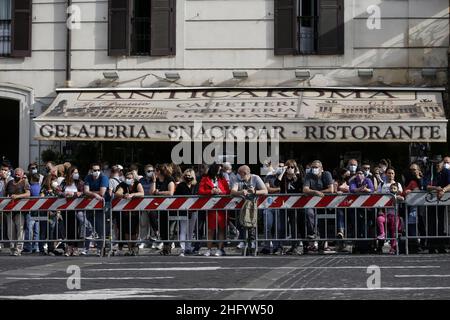 Cecilia Fabiano/ Lapresse 02 juin 2021 Roma (Italie) Actualités Journée de la République dans le pic: Foule sur la Piazza Venezia Banque D'Images