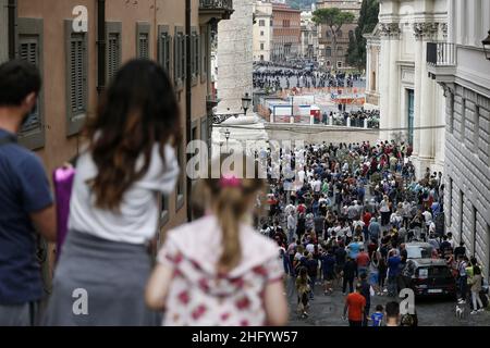 Cecilia Fabiano/ Lapresse 02 juin 2021 Roma (Italie) Actualités Journée de la République dans le pic: Foule sur la Piazza Venezia Banque D'Images