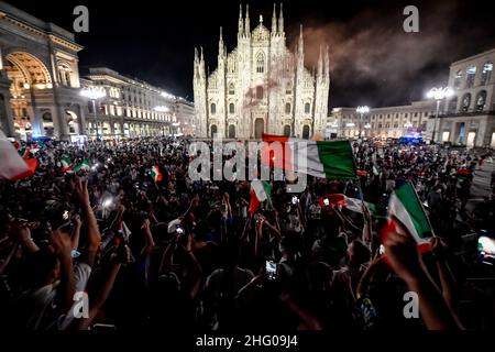Claudio Furlan/Lapresse 11 juillet 2021 Milan, Italie Actualités Célébrations sur la Piazza Duomo pour la victoire du Championnat d'Europe de l'Italie contre l'Angleterre Banque D'Images