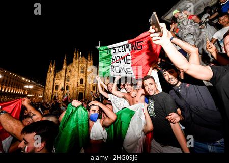 Claudio Furlan/Lapresse 11 juillet 2021 Milan, Italie Actualités Célébrations sur la Piazza Duomo pour la victoire du Championnat d'Europe de l'Italie contre l'Angleterre Banque D'Images