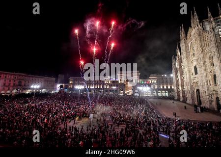 Claudio Furlan/Lapresse 11 juillet 2021 Milan, Italie Actualités Célébrations sur la Piazza Duomo pour la victoire du Championnat d'Europe de l'Italie contre l'Angleterre Banque D'Images