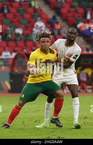 YAOUNDÉ, CAMEROUN - JANVIER 17: Pierre Kunde du Cameroun et Diney Borges du Cap-Vert pendant la coupe d'Afrique des Nations 2021 groupe Un match entre le Cap-Vert et le Cameroun au Stade d'Olembe le 17 janvier 2022 à Yaoundé, Cameroun.(Photo de SF) Banque D'Images