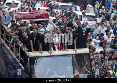 Roberto Monaldo / Lapresse 12-07-2021 Rome (Italie) l'équipe nationale championne européenne accueille les fans de la ville dans le cadre du pic, le bus de l'équipe nationale italienne Banque D'Images