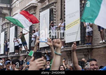 Roberto Monaldo / Lapresse 12-07-2021 Rome (Italie) l'équipe nationale championne européenne accueille les fans de la ville dans les supporters du pic Banque D'Images