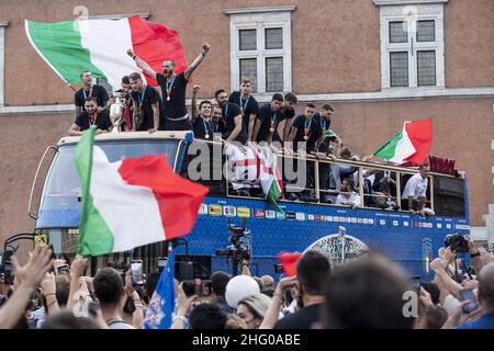 Roberto Monaldo / Lapresse 12-07-2021 Rome (Italie) l'équipe nationale championne européenne accueille les fans de la ville dans le cadre du pic, le bus de l'équipe nationale italienne Banque D'Images