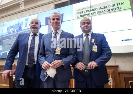 Roberto Monaldo / Lapresse 20-07-2021 Rome (Italie) politique le mouvement 5 étoiles présente le nouveau système de vote pour la démocratie directe dans le pic Vito Crimi, Alfonso Colucci., Giovanni Di Sotto (ceo SkyVote) Banque D'Images