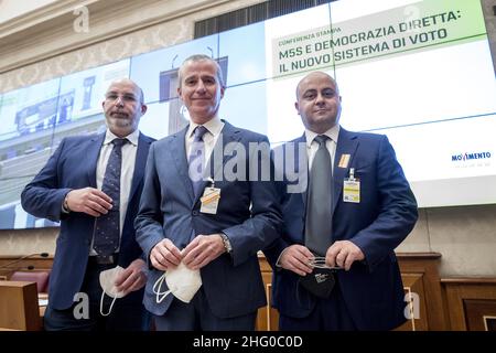 Roberto Monaldo / Lapresse 20-07-2021 Rome (Italie) politique le mouvement 5 étoiles présente le nouveau système de vote pour la démocratie directe dans le pic Vito Crimi, Alfonso Colucci., Giovanni Di Sotto (ceo SkyVote) Banque D'Images