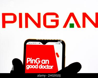 Ukraine.17th janvier 2022.Dans cette illustration, le logo Ping an Good Doctor s'affiche sur l'écran d'un smartphone avec le logo Ping an Group en arrière-plan.(Photo par Igor Golovniov/SOPA Images/Sipa USA) crédit: SIPA USA/Alay Live News Banque D'Images