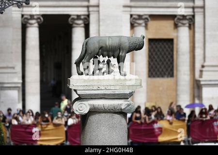 Cecilia Fabiano/ Lapresse 27 juillet 2021 Roma (Italie) Actualités : les Maneskins au Capitole pour la livraison de la Lupa Capitolina au pic : les Maneskins Banque D'Images