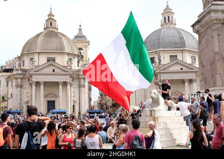 Mauro Scrobogna /Lapresse 27 juillet 2021 et#xA0; Rome, Italie Actualités manifestation anti-verte étape de « I open » dans la photo : moments de la démonstration sur la Piazza del Popolo Banque D'Images