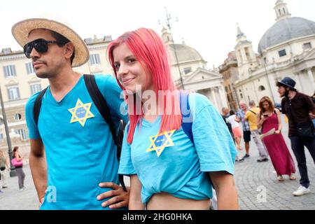 Mauro Scrobogna /Lapresse 27 juillet 2021 et#xA0; Rome, Italie Actualités manifestation anti-verte étape de « I open » dans la photo : moments de la démonstration sur la Piazza del Popolo Banque D'Images