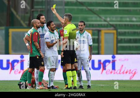 Foto Roberto Settonce/Andrea Pomponi/LaPresse08 Agosto 2021 Terni (TR), Italia sport calcio Ternana vs Avellino - Coppa Italia 2021/2022 - Stadio Libero Liberati Nella foto: giallo photo Roberto Settonce/Andrea Pomponi/LaPresseAugust 08, 2021 Terni(TR), Italy sport football Terumo - Libernati Lizina 2021/2022 - la carte jaune de football de la coupe d'Avelo - la coupe d'Avelo Libero - Ione Banque D'Images