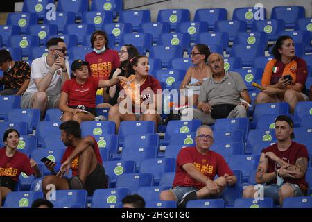 Fabrizio Corradetti / Lapresse 14st août 2021 Rome, Italie football sportif COMME Roma vs Raja Club Athletic - pré-saison amicale 2021/2022 - stade Olimpico dans le pic: Fans Banque D'Images