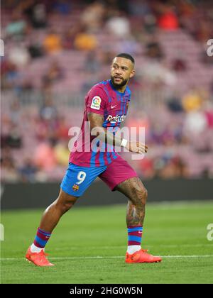 Memphis Depay du FC Barcelone pendant le match de la Liga entre le FC Barcelone et Real Sociedad joué au Camp Nou Stadium le 15 août 2021 à Barcelone, Espagne. (Photo de PRESSINPHOTO) Banque D'Images