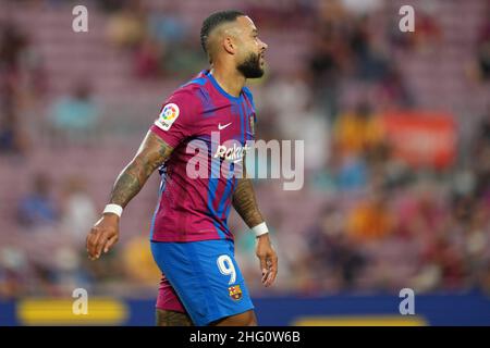 Memphis Depay du FC Barcelone pendant le match de la Liga entre le FC Barcelone et Real Sociedad joué au Camp Nou Stadium le 15 août 2021 à Barcelone, Espagne. (Photo de PRESSINPHOTO) Banque D'Images
