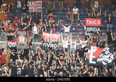 Foto Tano Pecoraro/Lapresse 23 agosto 2021 - Genova, Italia Sport, Calcio Sampdoria vs Milan - Campionato italiano di calcio Serie A TIM 2021/2022 - Stadio Luigi FerrarisNella foto:TifosiPhoto Tano Pecoraro/Lapresse 23 août 2021 - Gênes, Italie Sport, Soccer Sampdoria vs Milan - série italienne Championnat De football 2021/2022 - Stade Luigi Ferraris.in la photo: Supporters Banque D'Images