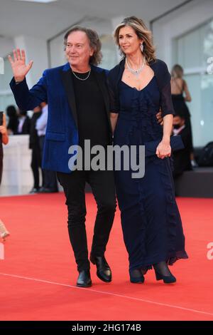 GIAN Mattia d'Alberto - Lapresse 2021-09-04 Venise 78th Festival International du film de Venise 'Competencia Oficial' tapis rouge sur la photo: Bruno 'Red' Canzian et Beatrix Niederwieser Banque D'Images