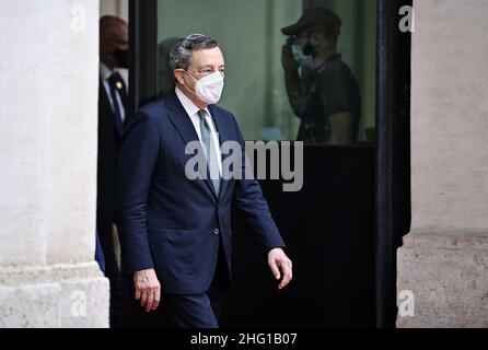 Foto Riccardo Antimiani/POOL Ansa/LaPresse09-09-2021 Roma - ItaliaPoliticaPalazzo Chigi, il Presidente del Consiglio Mario Draghi rieve il Presidente del Consiglio europeo Charles MichelNella foto:Mario DraghiPhoto Riccardo Antimiani/POOL Ansa/LaPresse09-09-2021 Rome - ItalyPoliticsPremier italien Mario Draghi lors de sa réunion avec le Président du Conseil de l'UE Charles Michel au Palazzo Chigi à Rome, Italie, 9 septembre 2021.PISCINE/RICCARDO ANTIMIANI Banque D'Images