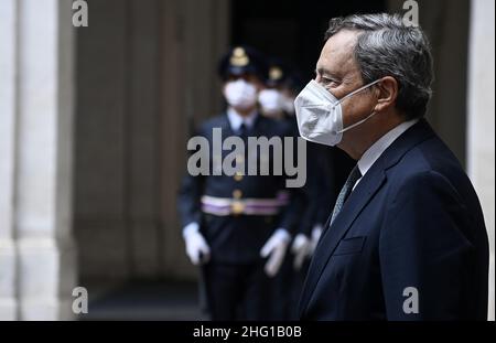 Foto Riccardo Antimiani/POOL Ansa/LaPresse09-09-2021 Roma - ItaliaPoliticaPalazzo Chigi, il Presidente del Consiglio Mario Draghi rieve il Presidente del Consiglio europeo Charles MichelNella foto:Mario DraghiPhoto Riccardo Antimiani/POOL Ansa/LaPresse09-09-2021 Rome - ItalyPoliticsPremier italien Mario Draghi lors de sa réunion avec le Président du Conseil de l'UE Charles Michel au Palazzo Chigi à Rome, Italie, 9 septembre 2021.PISCINE/RICCARDO ANTIMIANI Banque D'Images