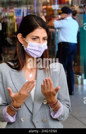 Mauro Scrobogna /Lapresse 17 septembre 2021 et#xA0; Rome, Italie Actualités réouverture du marché central à Rome, visite au maire sur la photo : visite du maire de Rome Virginia Raggi sur les chantiers de construction de Rome Termini et du marché central à Rome Banque D'Images