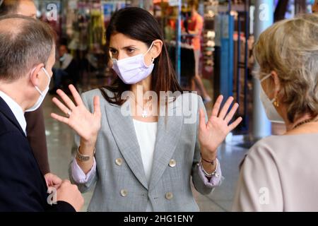 Mauro Scrobogna /Lapresse 17 septembre 2021 et#xA0; Rome, Italie Actualités réouverture du marché central à Rome, visite au maire sur la photo : visite du maire de Rome Virginia Raggi sur les chantiers de construction de Rome Termini et du marché central à Rome Banque D'Images