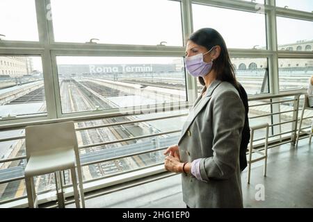 Mauro Scrobogna /Lapresse 17 septembre 2021 et#xA0; Rome, Italie Actualités réouverture du marché central à Rome, visite au maire sur la photo : visite du maire de Rome Virginia Raggi sur les chantiers de construction de Rome Termini et du marché central à Rome Banque D'Images