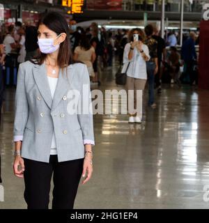 Mauro Scrobogna /Lapresse 17 septembre 2021 et#xA0; Rome, Italie Actualités réouverture du marché central à Rome, visite au maire sur la photo : visite du maire de Rome Virginia Raggi sur les chantiers de construction de Rome Termini et du marché central à Rome Banque D'Images