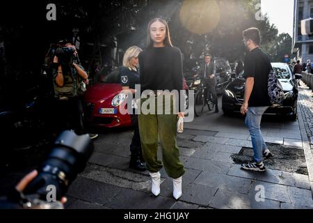 Claudio Furlan/Lapresse le 22 septembre 2021 Milano (Italie) nouvelles invités et influenceurs au salon de mode Alberta Ferretti pour la semaine de la mode de Milan Banque D'Images