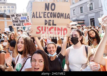 Roberto Monaldo / Lapresse 24-09-2021 Rome (Italie) vendredi pour l'avenir - grève mondiale du climat dans le pic Un moment de la manifestation Banque D'Images