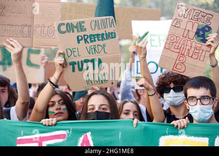 Roberto Monaldo / Lapresse 24-09-2021 Rome (Italie) vendredi pour l'avenir - grève mondiale du climat dans le pic Un moment de la manifestation Banque D'Images