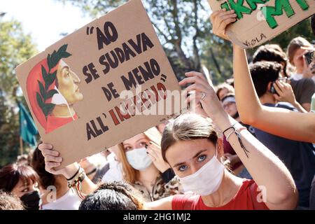 Roberto Monaldo / Lapresse 24-09-2021 Rome (Italie) vendredi pour l'avenir - grève mondiale du climat dans le pic Un moment de la manifestation Banque D'Images