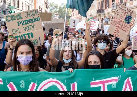 Roberto Monaldo / Lapresse 24-09-2021 Rome (Italie) vendredi pour l'avenir - grève mondiale du climat dans le pic Un moment de la manifestation Banque D'Images