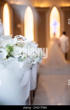 La mariée et le marié sont debout pendant le mariage Banque D'Images