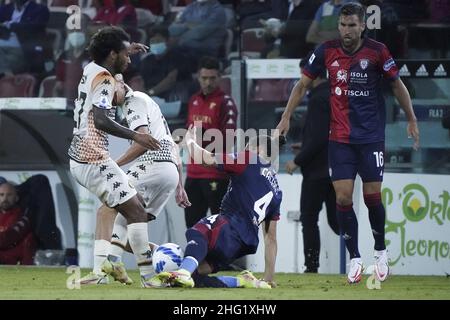 Lapresse/Alessandro Tocco 1 octobre 2021 Cagliari (Italie) Sport Soccer Cagliari Calcio vs Venezia FC League A TIM 2021/2022 "Unipol Domus" Stadium&#xA0; sur la photo: MARTIN CACERES 4 (Cagliari Calcio); Banque D'Images