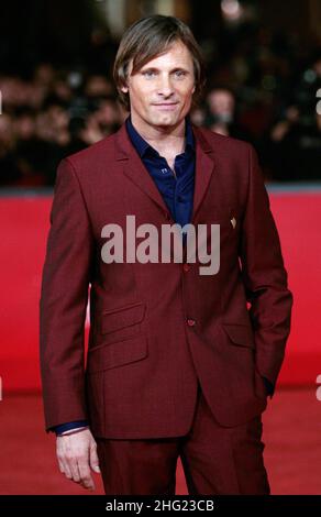 Viggo Mortensen arrivant sur le tapis rouge pour la projection d'Appaloosa dans le cadre du Festival du film de Rome 3rd. Banque D'Images