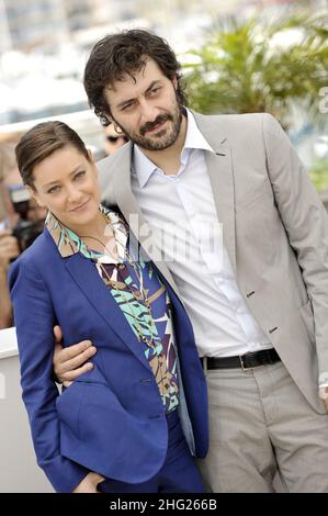 Giovanna Mezzogiorno et Filippo Timi au salon de la photographie pour 'Vincere' au Festival International du film de Cannes 62nd à Cannes, France Banque D'Images