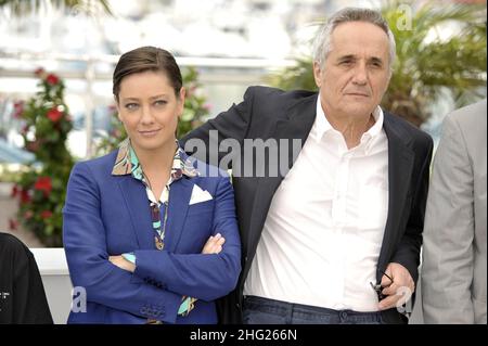 Giovanna Mezzogiorno et Marco Bellocchio à la séance photo de 'Vincere' au Festival International du film de Cannes 62nd à Cannes, France Banque D'Images