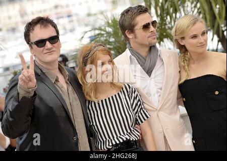 Quentin Tarantino, Melanie Laurent, Brad Pitt et Diane Kruger à la séance photo de 'Inglourious Basterds' au Palais de Festival, pendant le Festival de Cannes 62nd, France Banque D'Images