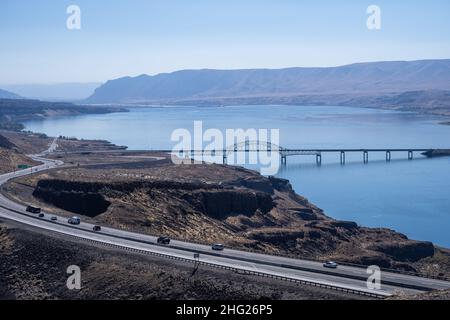 Vantage Bridge est un pont dans l'État américain de Washington.Il traverse l'Interstate 90 en traversant la rivière Columbia, près de Vantage et George, Washington.T Banque D'Images