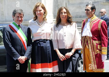 L'épouse du Premier ministre Sarah Brown avec le Maire de Rome, Gianni Alemanno et sa femme Isabella Rauti lors de la visite des premières dames au Musée Capitoline à Rome, Italie. Banque D'Images