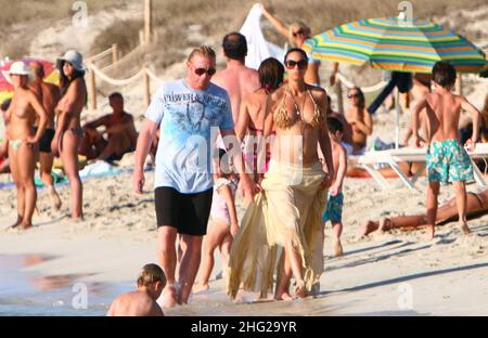 Boris Becker et sa femme Lilly Kerssenberg en vacances à Formentera, îles Baléares, Espagne. Banque D'Images